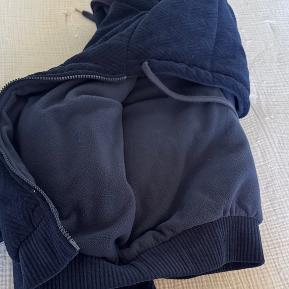 ALO Yoga Navy Quilted Bomber Jacket - Picture 7 of 7